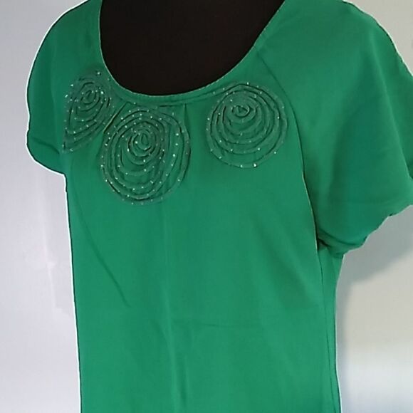 Apostrophe swirl neck green bell sleeve blouse - Picture 11 of 11